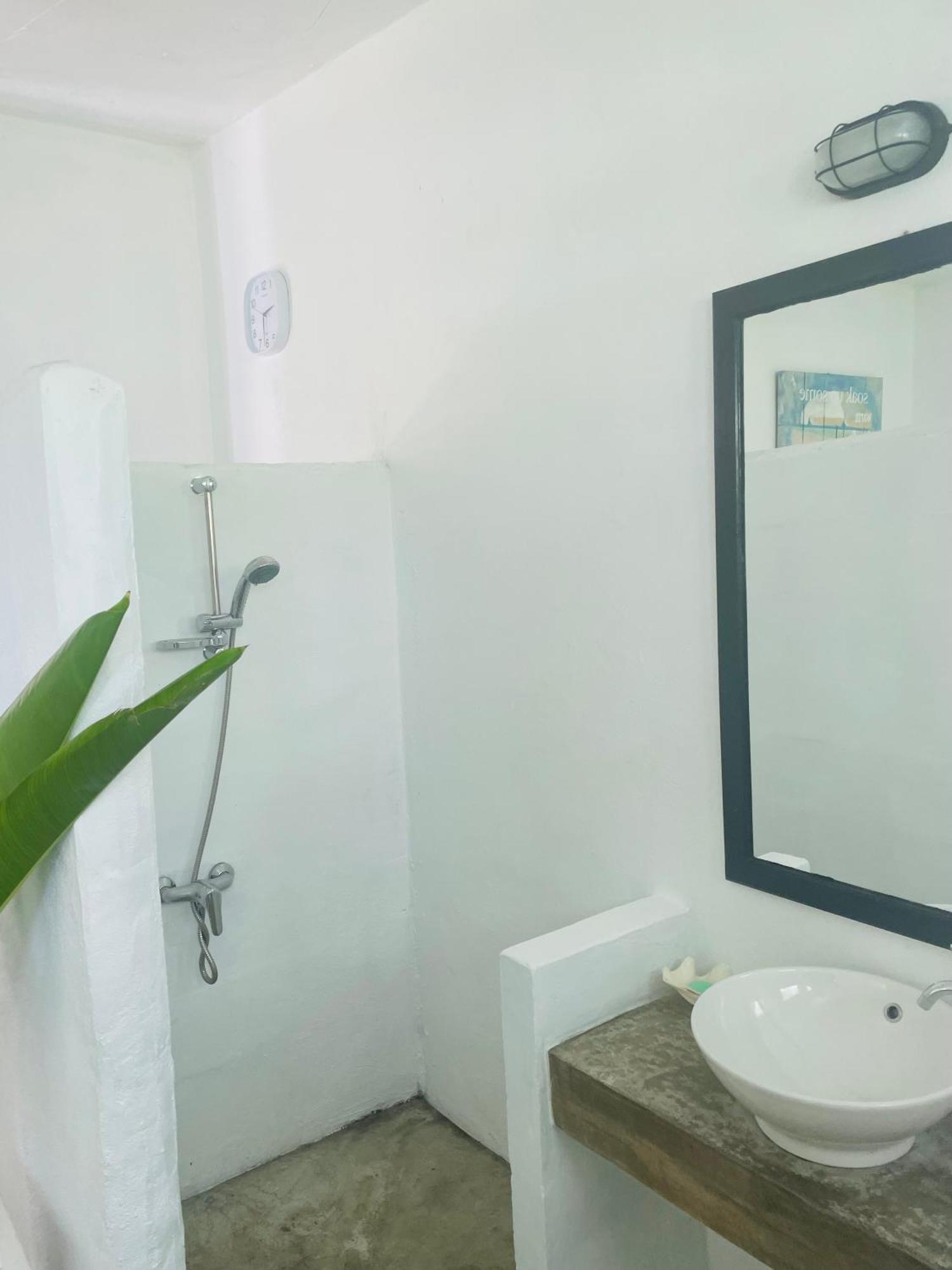 Bed and Breakfast Banana Bay Beach Club Eton Екстер'єр фото