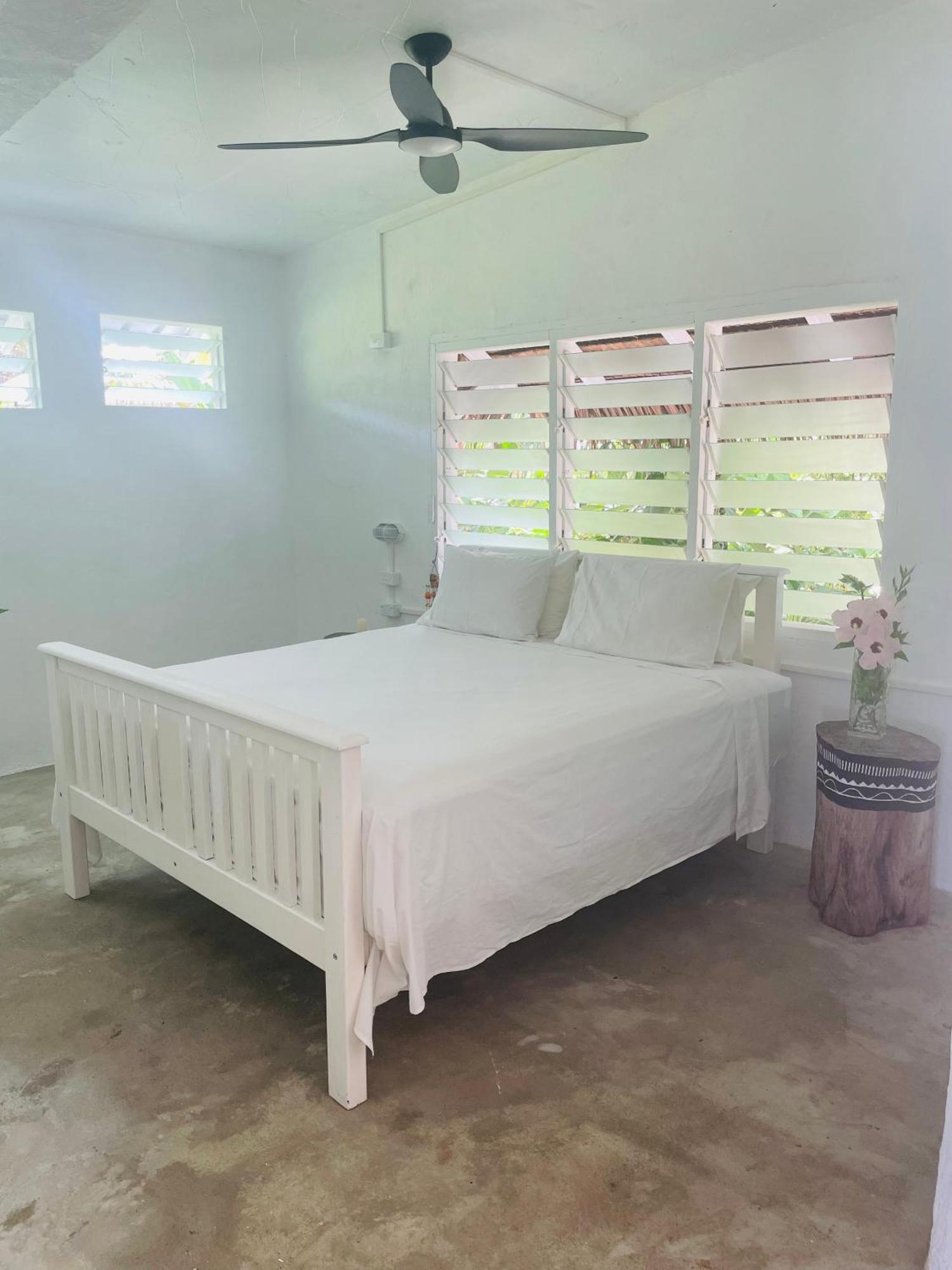 Bed and Breakfast Banana Bay Beach Club Eton Екстер'єр фото