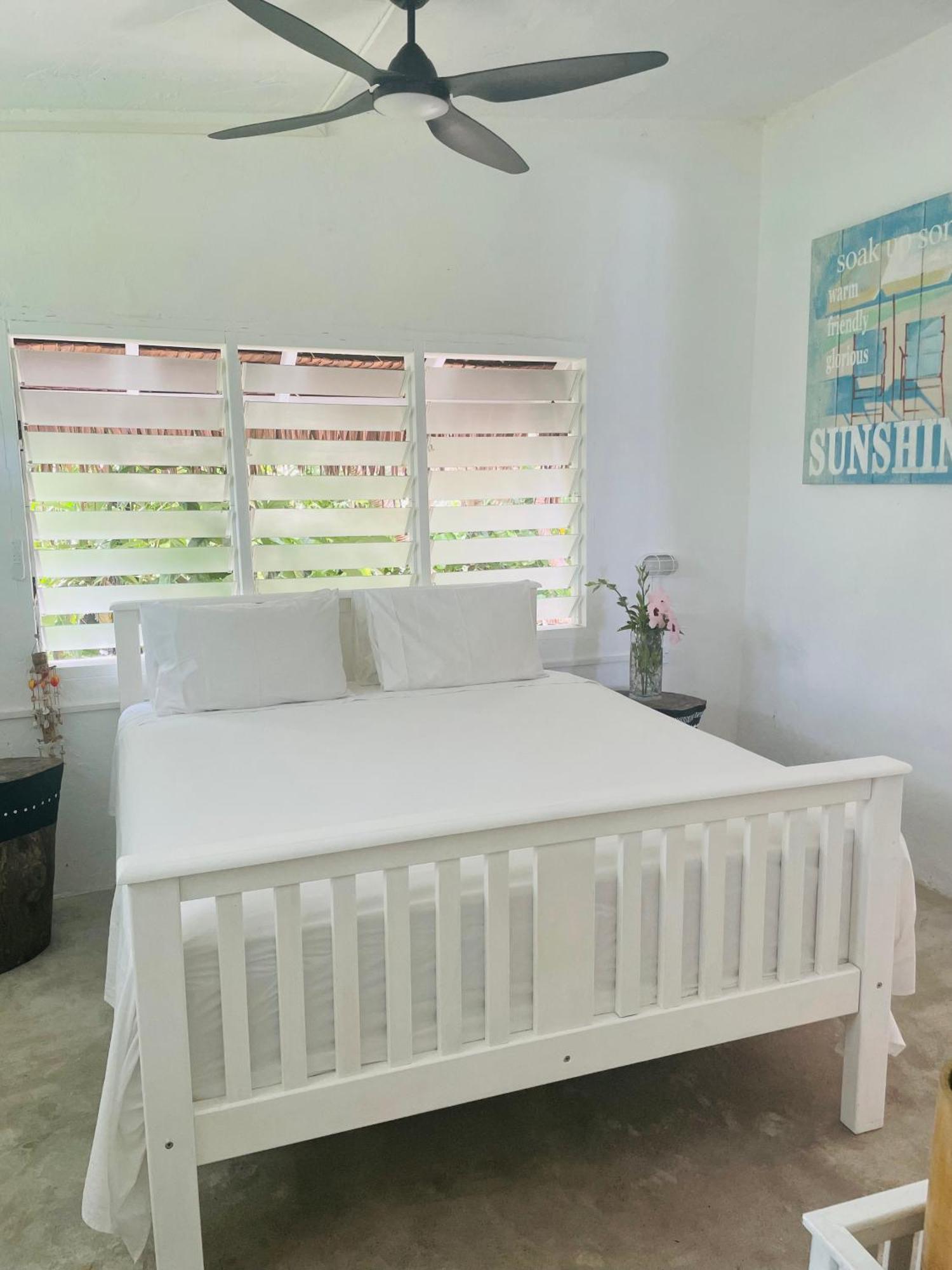 Bed and Breakfast Banana Bay Beach Club Eton Екстер'єр фото
