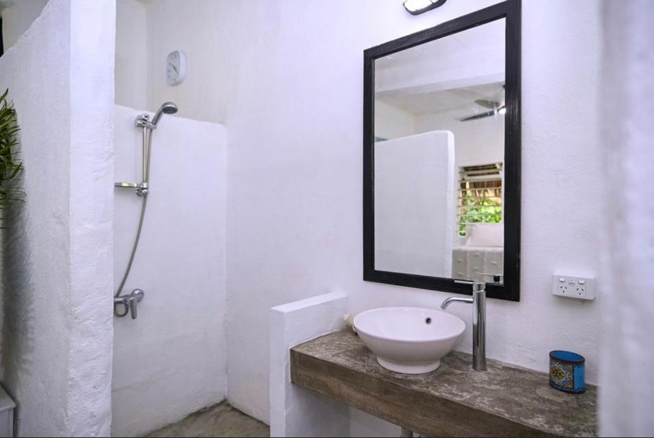 Bed and Breakfast Banana Bay Beach Club Eton Екстер'єр фото